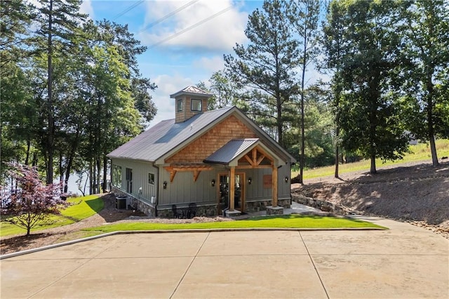 1132 N Edgewater Trl, Toccoa, GA 30577 - view of front of home with covered porch, a metal roof, and a standing seam roof