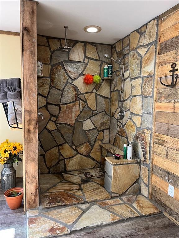 interior details with a tile shower