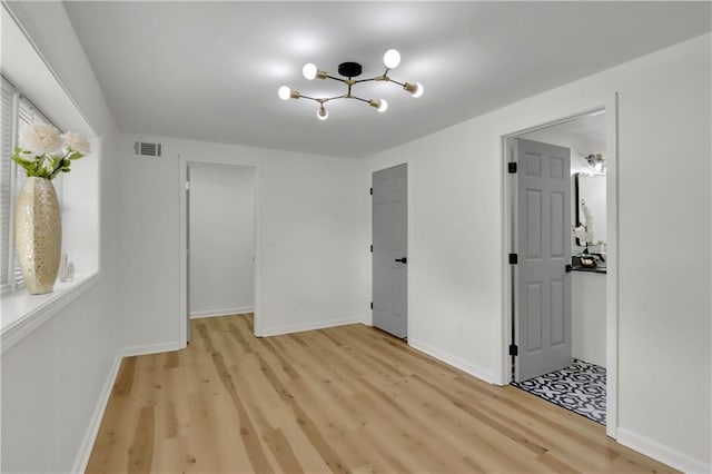 6914 Fairway Trl, Austell, GA 30168 - unfurnished room featuring baseboards, light wood-style floors, a chandelier, and visible vents