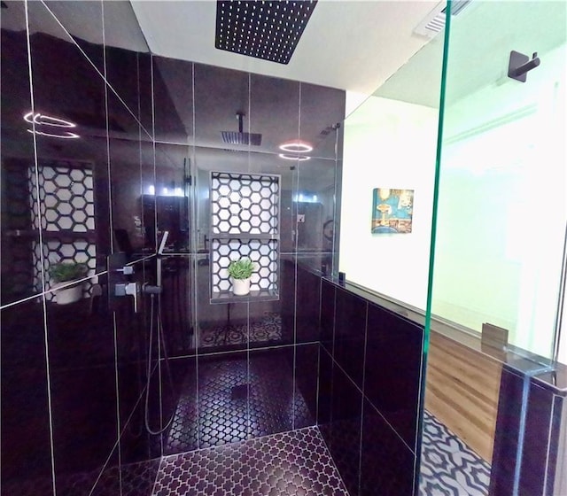 6914 Fairway Trl, Austell, GA 30168 - bathroom with tiled shower