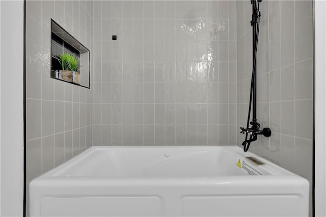 6914 Fairway Trl, Austell, GA 30168 - bathroom featuring a bathing tub and tile walls