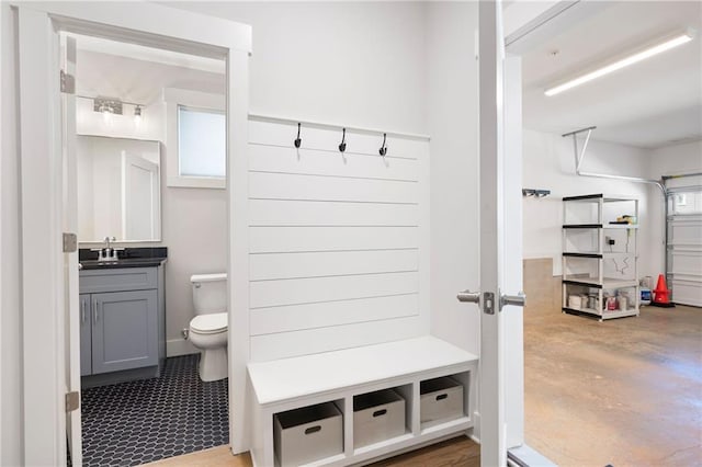 168 Brighton Blvd, Woodstock, GA 30188 - mudroom featuring a sink