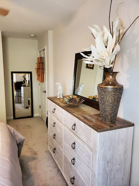 room details with carpet floors and baseboards