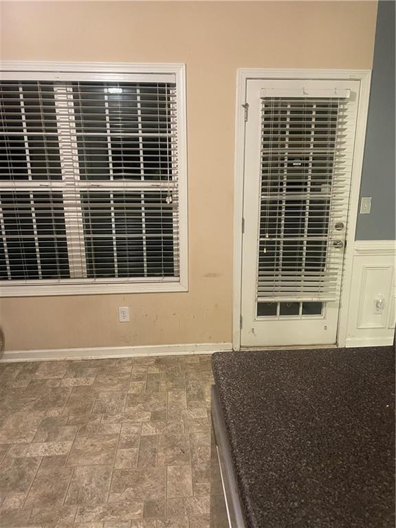 2118 Burns View Ln, Lawrenceville, GA 30044 - detailed view of baseboards