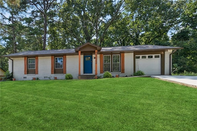 view of front facade featuring a garage and a front yard