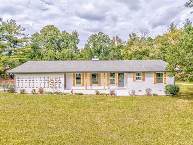 ranch-style home with a front lawn and covered porch