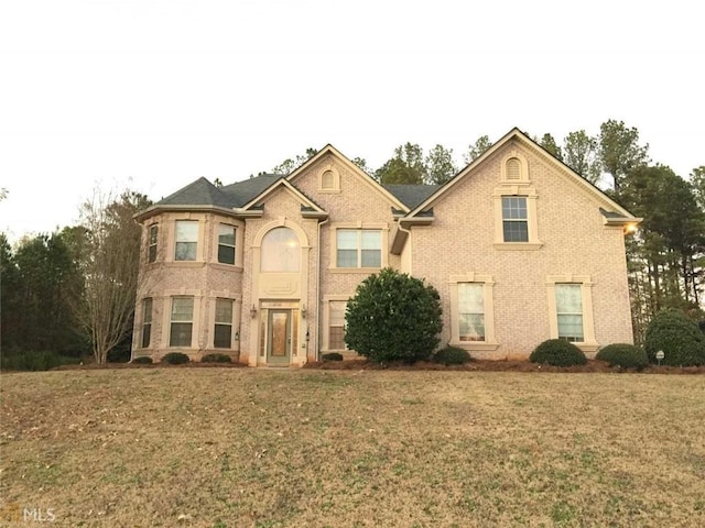 view of front of house with a front lawn