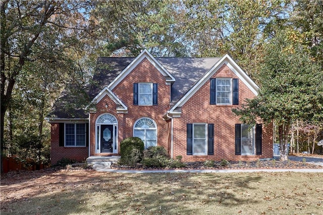 view of front of house featuring a front lawn