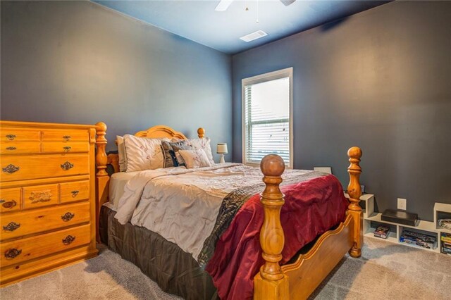 bedroom with carpet floors, visible vents, and a ceiling fan