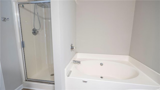 3176 Creston Park Ct, Duluth, GA 30096 - full bath featuring a shower stall and a bath