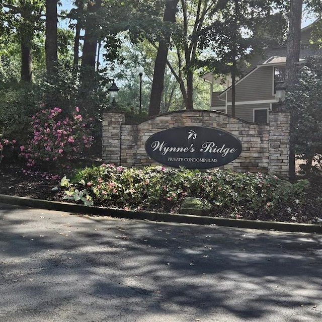 view of community / neighborhood sign