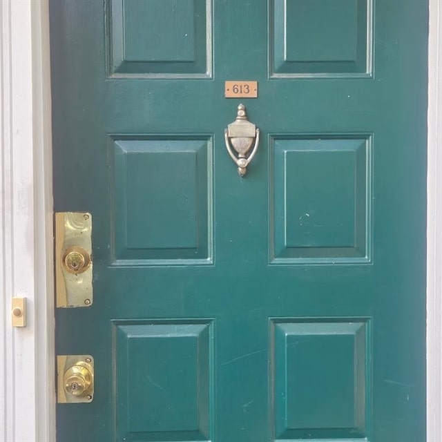 view of exterior entry featuring stucco siding