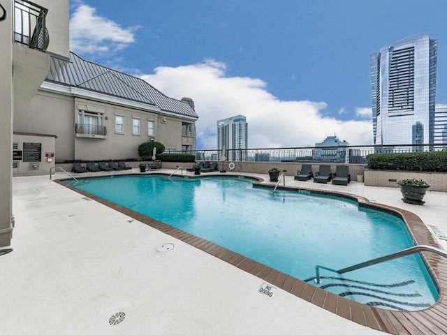 3334 Peachtree Rd NE Unit 614, Atlanta, GA 30326 - community pool with a patio area