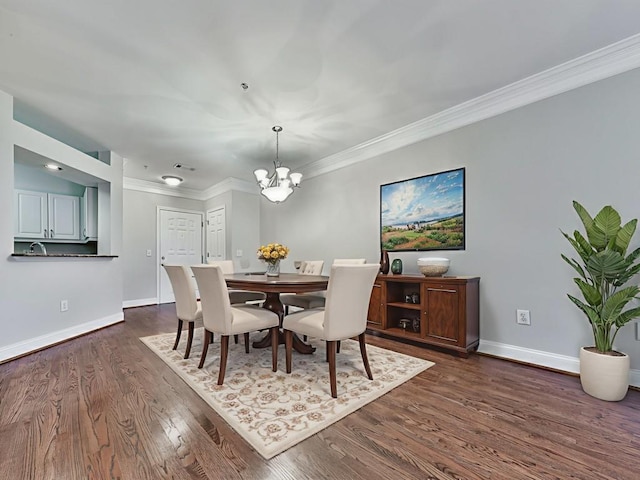 3334 Peachtree Rd NE Unit 614, Atlanta, GA 30326 - dining space featuring a chandelier, crown molding, and dark wood-type flooring