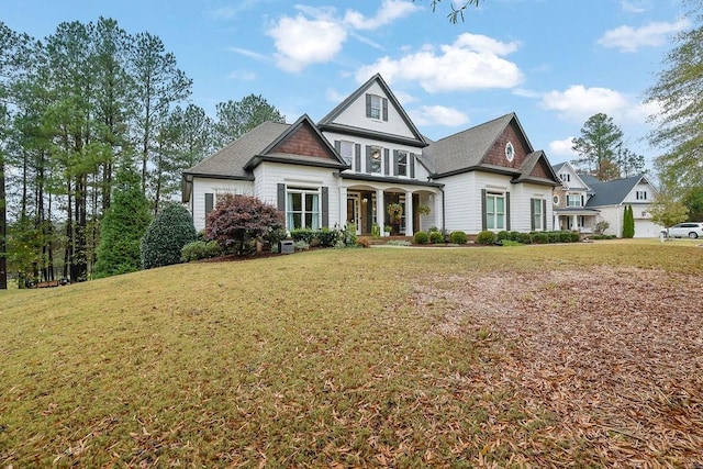 view of front of property featuring a front lawn