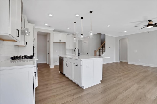 kitchen with light wood-style flooring, appliances with stainless steel finishes, ceiling fan, and recessed lighting