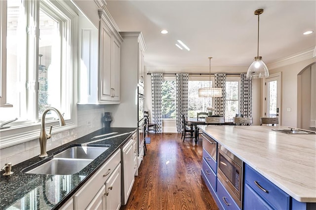 620 Elizabeth Oak Ct, Alpharetta, GA 30004 - kitchen with blue cabinetry, stainless steel appliances, a warming drawer, dark wood-type flooring, and crown molding