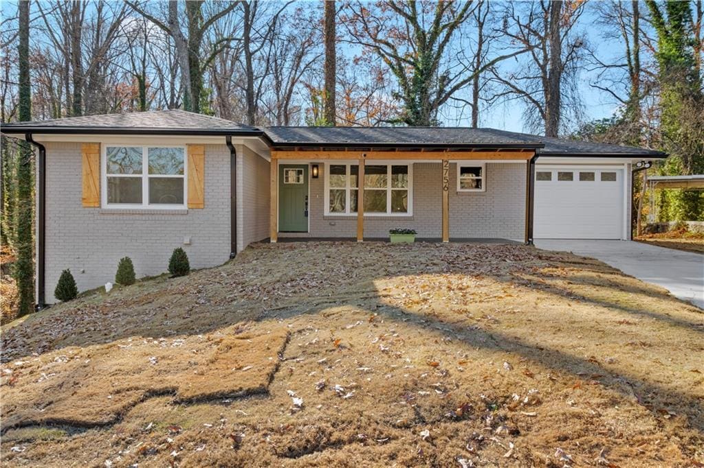 view of front of home featuring a porch and a garage