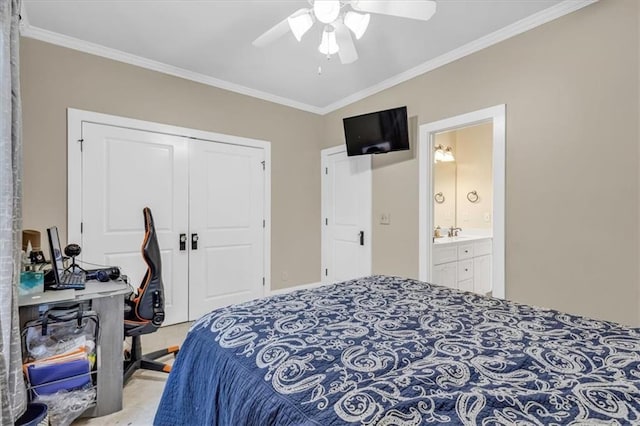 bedroom with crown molding, a closet, and ceiling fan