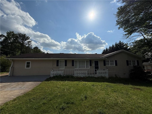 single story home featuring covered porch and a front yard
