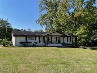 ranch-style house with a front yard