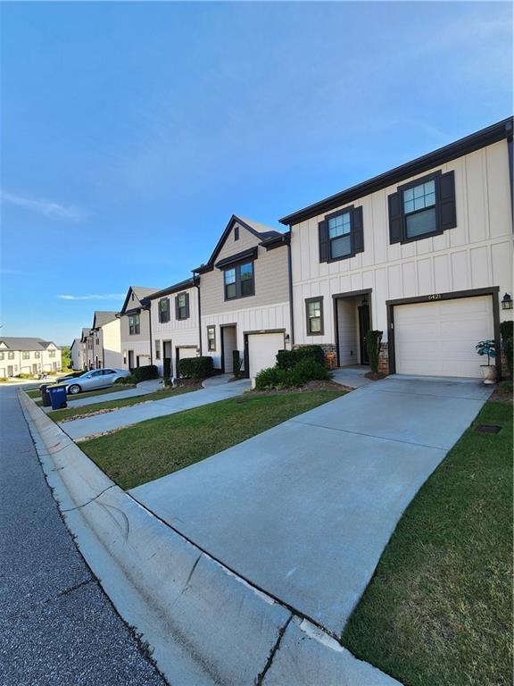 view of front of home with a garage and a front lawn