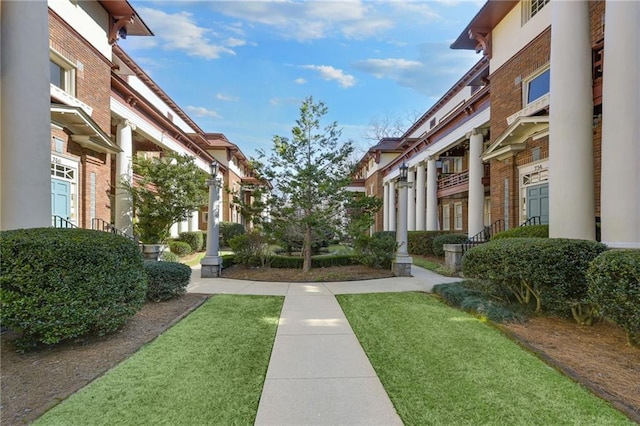 746 N Highland Ave NE Unit 7, Atlanta, GA 30306 - surrounding community with a yard