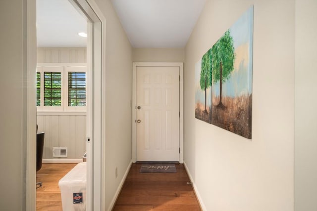 2556 Defoors Ferry Rd NW, Atlanta, GA 30318 - hall featuring wood finished floors and baseboards