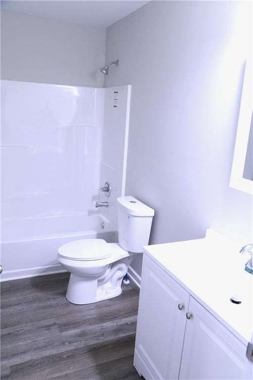 414 E 17th St E, Rome, GA 30161 - full bath featuring vanity, toilet, bathtub / shower combination, and wood finished floors