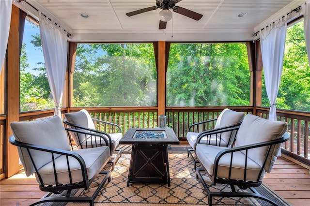 sunroom / solarium with ceiling fan