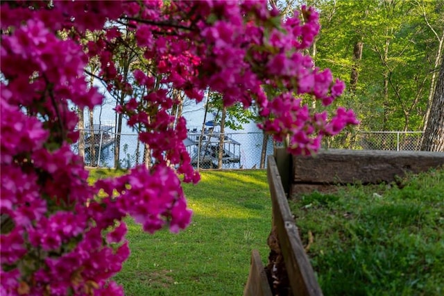view of water feature with a floating dock