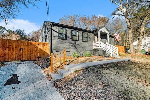 bungalow featuring fence