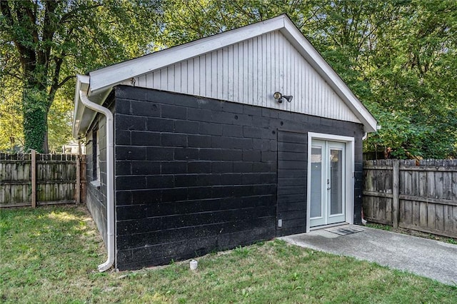 view of outbuilding featuring a yard