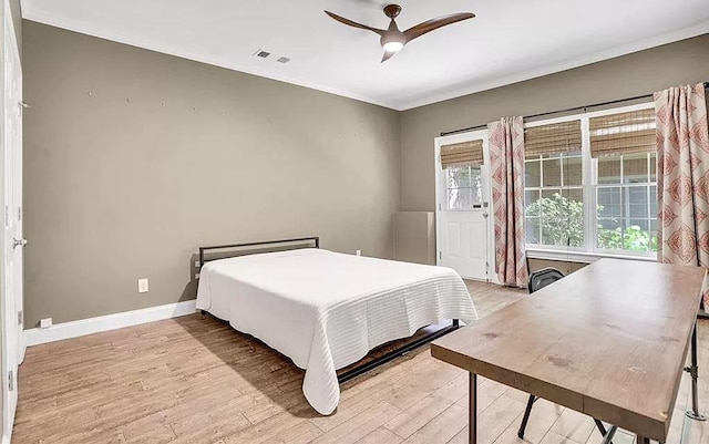 bedroom featuring a ceiling fan, light wood-style flooring, visible vents, and baseboards