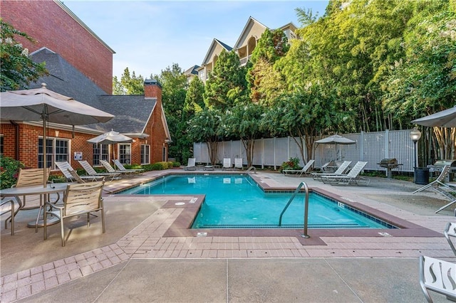 view of swimming pool featuring a patio