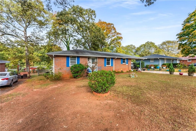 ranch-style home featuring a front lawn