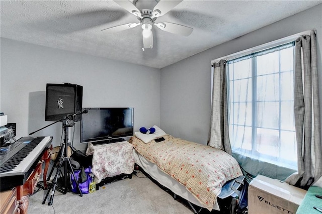 bedroom featuring ceiling fan and a textured ceiling