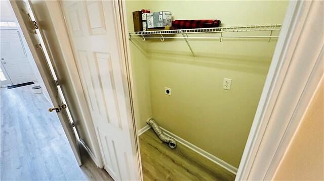 bedroom featuring a closet, ceiling fan, and dark hardwood / wood-style flooring