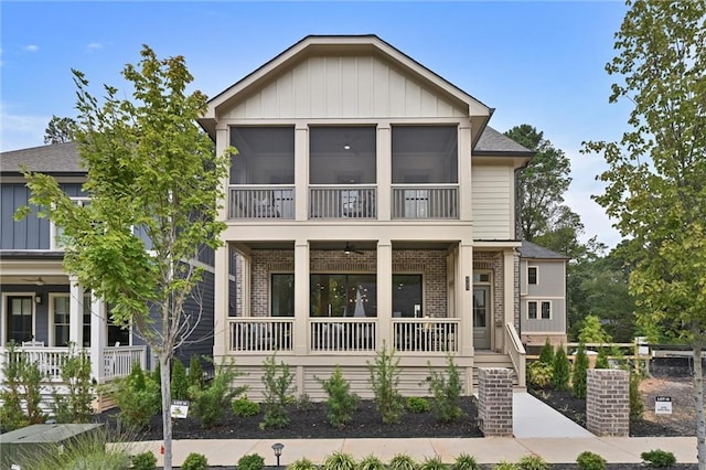 view of front facade with covered porch