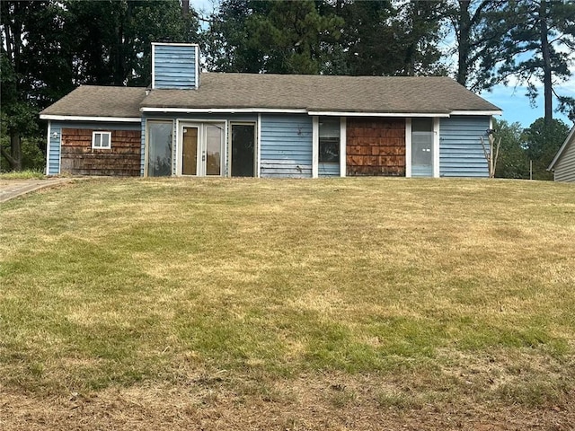 view of front of home featuring a front yard