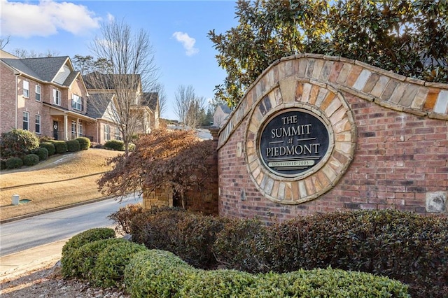 view of community / neighborhood sign