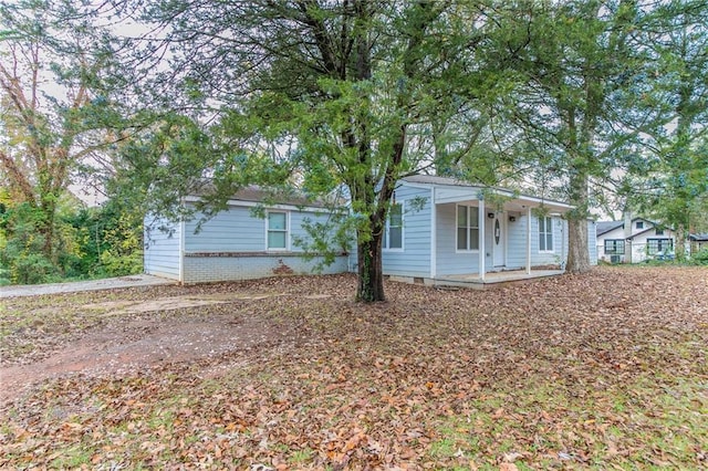 ranch-style house featuring covered porch