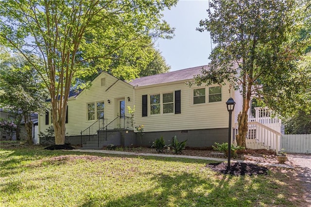 single story home featuring a front lawn