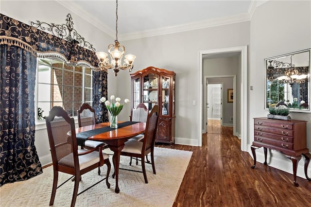 dining space featuring ornamental molding, dark hardwood / wood-style floors, and a notable chandelier