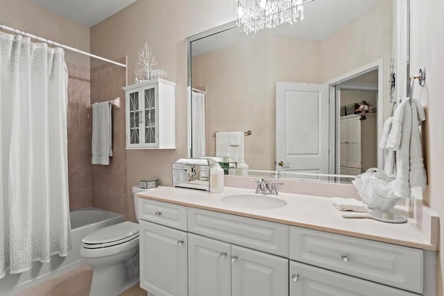 full bathroom featuring vanity, toilet, an inviting chandelier, and shower / bath combo with shower curtain