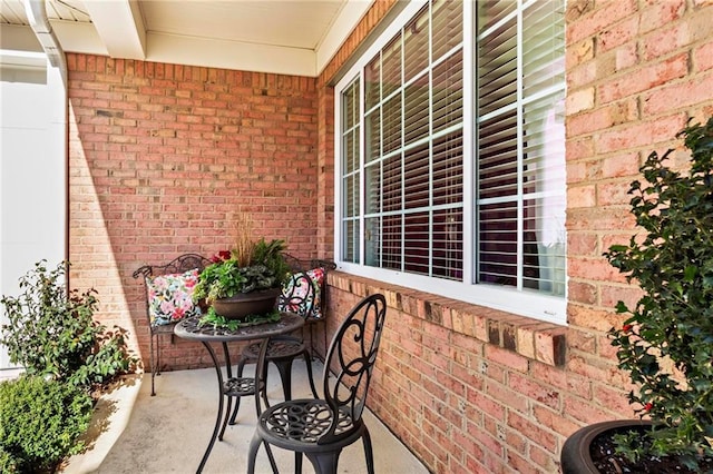 balcony featuring covered porch