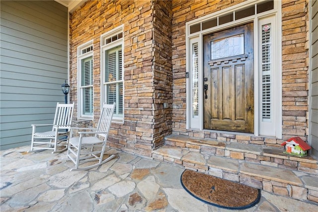 property entrance featuring a porch