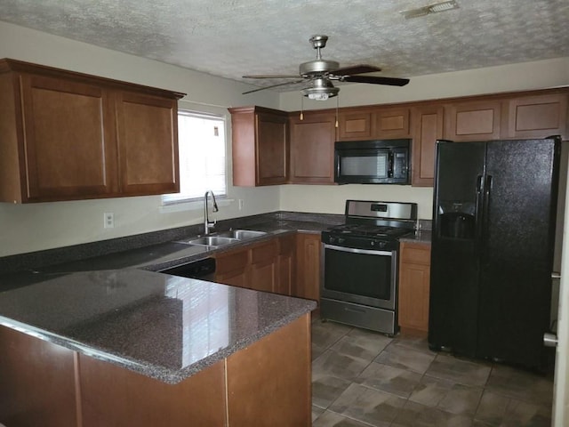 kitchen featuring ceiling fan, sink, kitchen peninsula, a textured ceiling, and black appliances