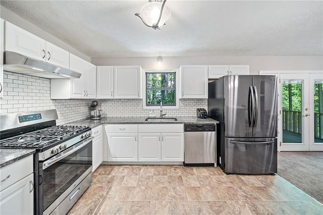 7060 Steel Wood Dr NW, Kennesaw, GA 30152 - kitchen featuring appliances with stainless steel finishes, under cabinet range hood, a sink, a textured ceiling, and white cabinetry