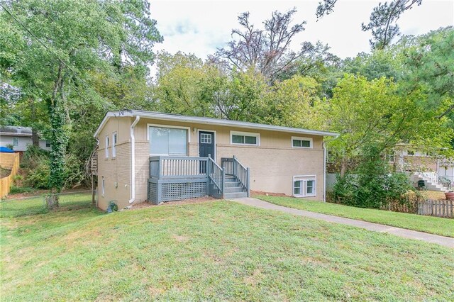 view of front of property with a front yard